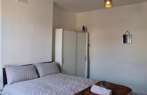 Perfect Getaway 2 bedroom house with parking - Foto 1