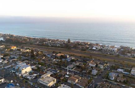 Walk to the Beach Private Backyard and Fire Pit - Foto 3