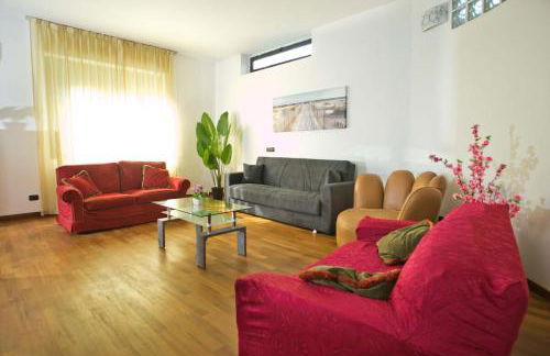 LA'DELI - Como - grande appartamento con parcheggio, nefltix, giardino, terrazzo - Foto 1