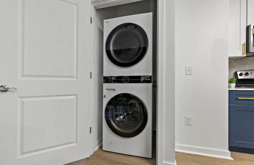 Modern 2BD - 5 Min DT, Gym, Parking, W-D - Sleeps 12 - Foto 26