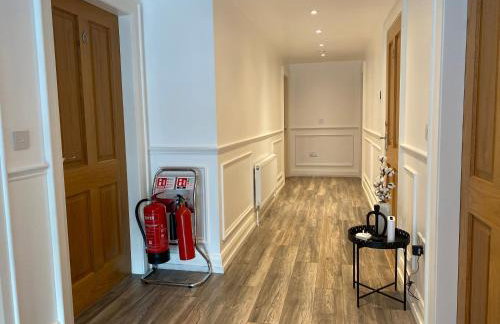 Rostrevor Valley 6-Br Sleeps 20 w Hot Tub & View - Photo 18