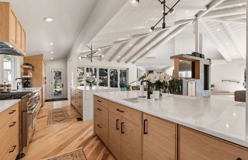 Exclusive Resort Escape - Heated Pool, Spa & Pickleball - Foto 29