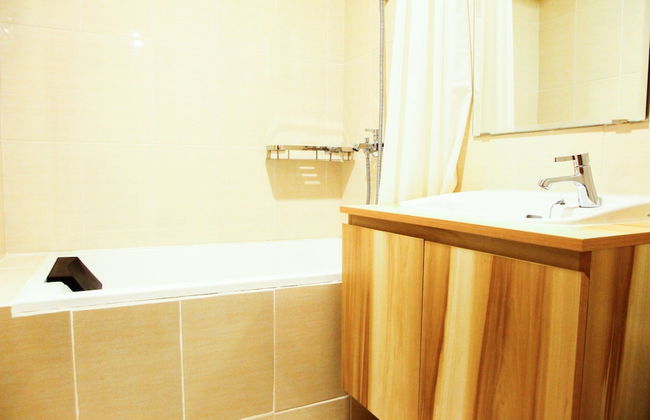 Modern Style The Oasis Studio Apartment with Comfortable Sofa - Foto 20