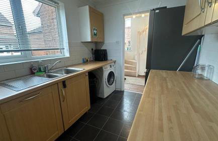 3-Bed Family Home in Furzton, Near Lake & Parking - Photo 14