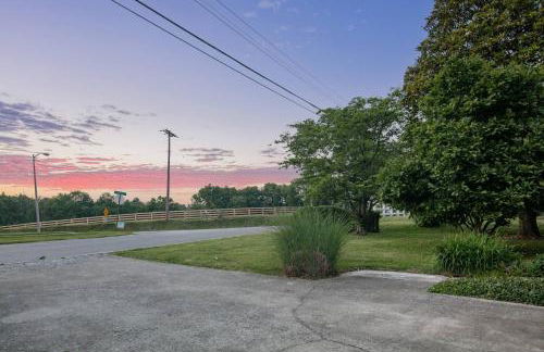 Charming Cottage | Near I-75 & Horse Park + Farms - Photo 7