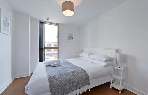 The Vizion serviced apartments from Pincott Properties - free parking, private balcony, and WiFi - Photo 18