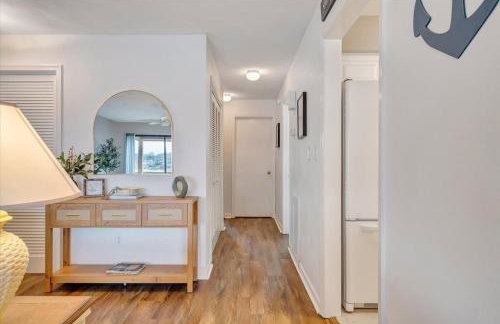 Lake Vibes - Pet Friendly Lakefront Condo! - Photo 4