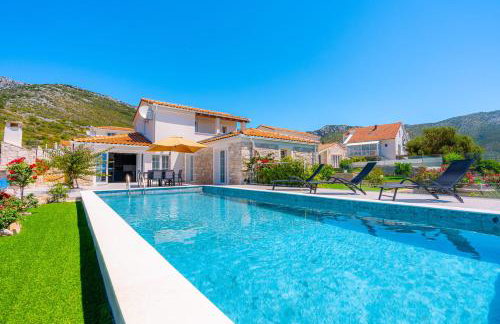 Villa Mirage with Private Heated Pool - Photo 1