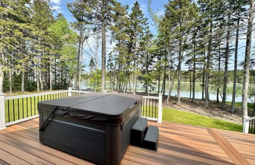 New 2023 Waterfront Home near Acadia with Hot Tub - Foto 51