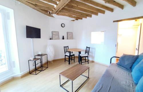 Cosy studio, proche HEC et gare - Foto 17