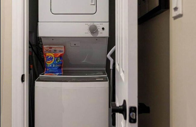 Casa Leslieville - 2BR Suite w LRG Patio - Photo 15