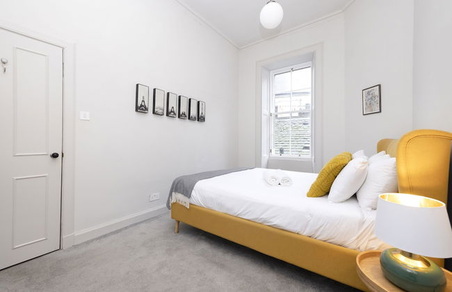 JOIVY Iconic Cockburn Street 4 Bedroom Apartment: Heart of Old Town - Foto 67