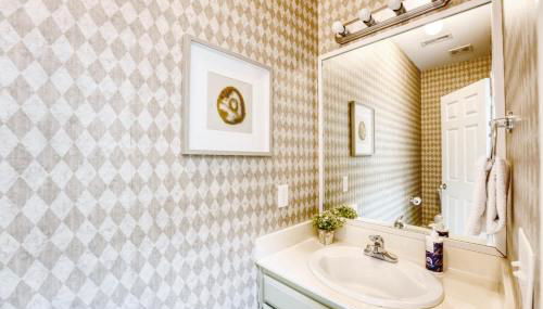 Spacious Modern Retreat with Game Room & Fire Pit near Trails - Foto 5