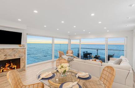 Beach Retreat with Oceanfront Balconies Direct Beach Access Pacific Coast Outlook by AvantStay - Foto 1