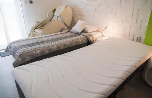 Apartment PLAZA -Wallbox 11kW- Private SPA- Jacuzzi, Infrared Sauna, Luxury massage chair, Parking, Entry with PIN 0 - 24h, FREE CANCELLATION 24 hours before Check In,Premium pillows and mattress - Photo 61