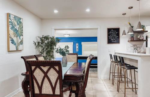 Blisscapade Pool Movie Theater Games Backyard - Foto 4