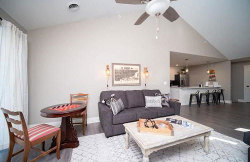 Spacious 2 bed Condo with Office - Foto 1