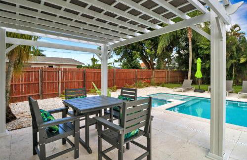 Little Beach House w/ POOL&SPA - 5 minutes to Vanderbilt Beach (Pet Friendly) - Photo 2