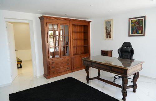 casa completa de lujo con jardin y piscina compartida - Foto 44