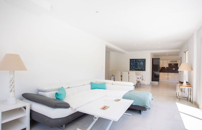 4 bedroom House in Bormes-les-Mimosas with private pool and garden - Photo 10