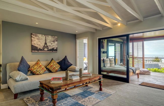 Spacious Apartment With Pool in Camps Bay - Photo 8