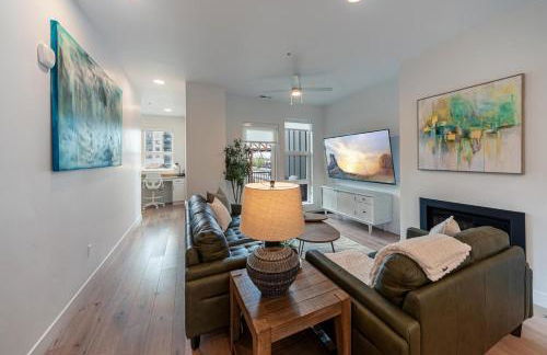 Dwntn Lux Townhome - Best Amenities- 3BD, 4BA - Photo 21
