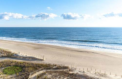 Oceanfront 2 Bedroom Modern Beach Condo w Pool - Foto 38