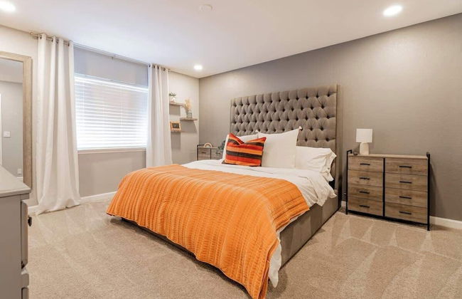 Vibrant Boho Family Home 3 Bed Pet Friendly UNR - Photo 4