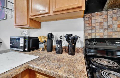 Beautiful 'Rose Themed' Loft Near Downtown Detroit apts - Foto 16