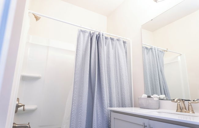 Cozy Retreat near Uptown Charlotte with Free Parking & Wi-Fi - Foto 35