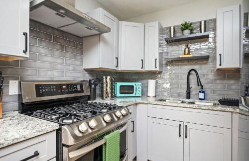 Vibrant Family Retreat~Sleeps 8~2 Kings~ Game Room - Foto 4