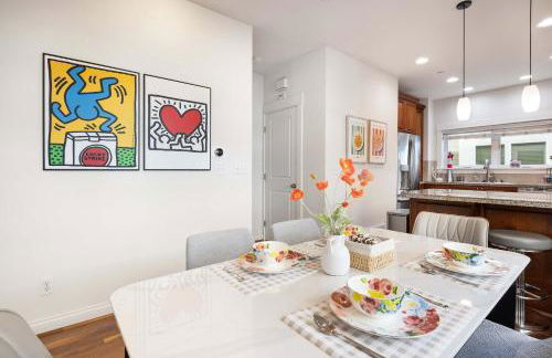 Rare 3BR Modern Urban Escape Private Garage - Foto 24