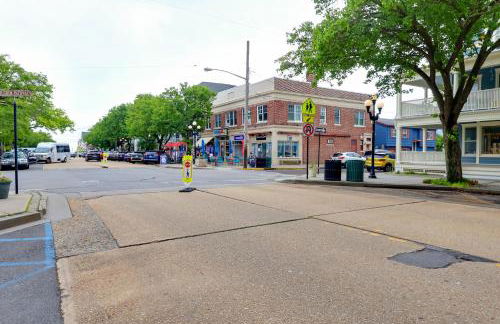 Walk to Downtown and Beach Ocean Grove Apartment! - Foto 16