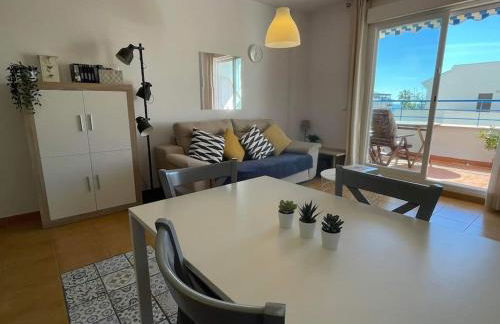 South facing 1 bed apartment, near beach - Photo 5