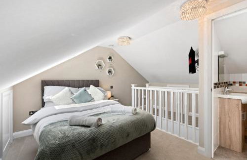 Luxury 4-Bed Family & Group Home-King or Twin Beds-Driveway, Garden-Near Gatwick - Foto 22