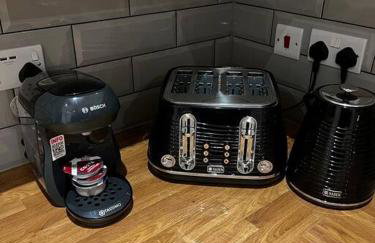 No1 Lux Apartment Nuneaton with Gated, Private Parking - Foto 5