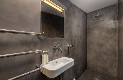 Pass the Keys Bond-villain Style Home with Panoramic Views - Foto 33