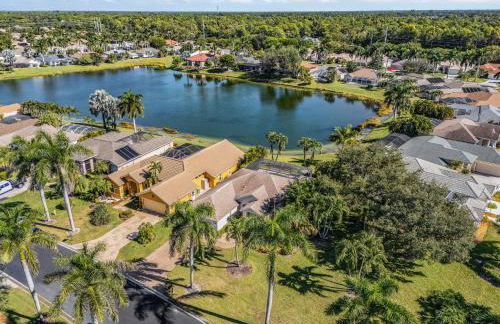 Lazy days and lake views. Beautiful Naples pool home - Foto 40