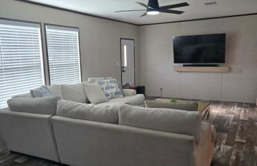 Fun, relaxing, charming retreat - Photo 10