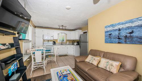 Sunset Beach Bungalow 1 - Photo 4