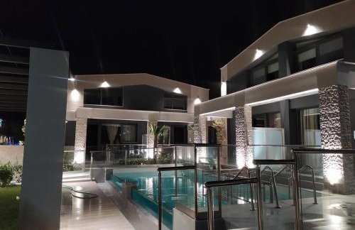 Amalia Deluxe Villas - Photo 1