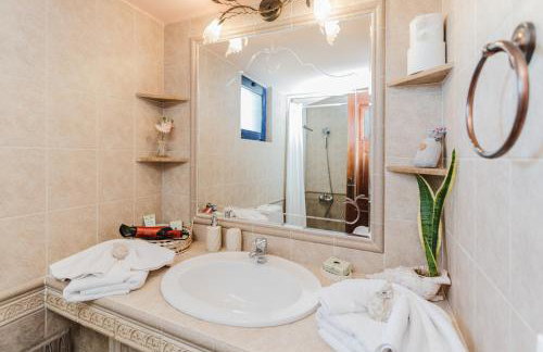 Elouthia Residence with Sea View and Hot Tub - Foto 19