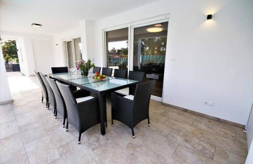 New Villa with Pool - Foto 4