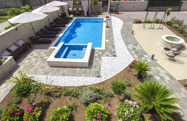 Exquisite Villa with Private Hot Tub in Grebaštica - Foto 26