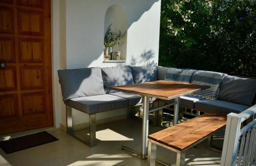 Top Holiday Home Private Pool by the sea With Private Garden for Private use - Photo 3