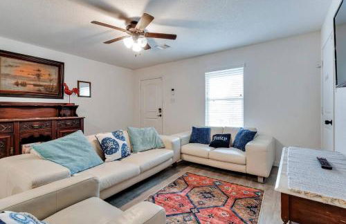 Lake Conroe Family Retreat BBQ, Games, and Boating - Photo 6