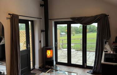 Luxury Spa Cabin with Outdoor Bath, Sauna & Fireplace - Foto 16