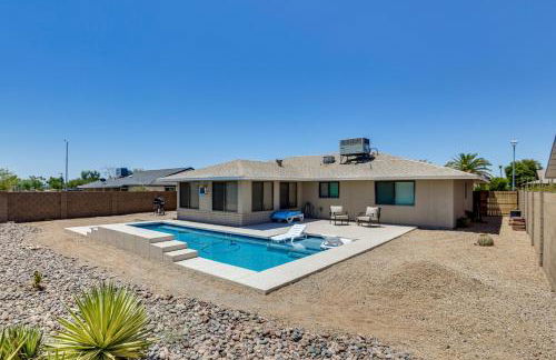 Golfers Oasis! 55 and Sun City West Retreat with Pool - Foto 1