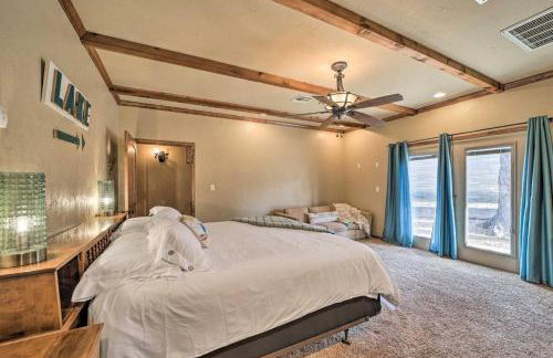 Lakeside Haven with Sandy Beach, Sleeps 12, 3 Bath - Foto 15