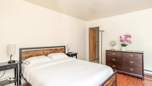 Modern & Cozy 2 Bedroom 2 Bathroom Sofabed Suite - Foto 2, wardrobe